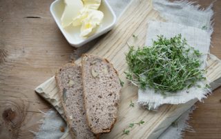 Kresse auf Brot